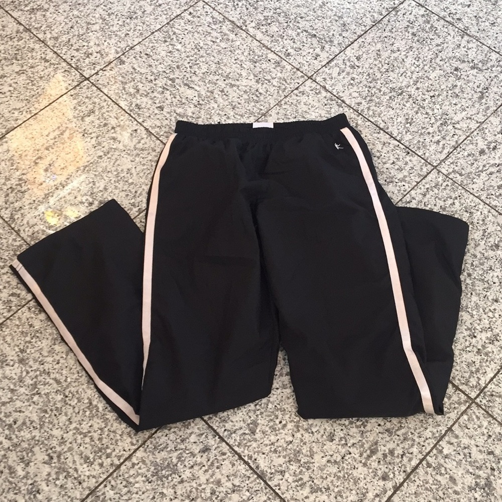 Danskin Now lightweight wind pants